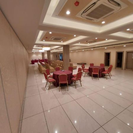 Acco Grand Hotel Lakhnaú Exteriér fotografie