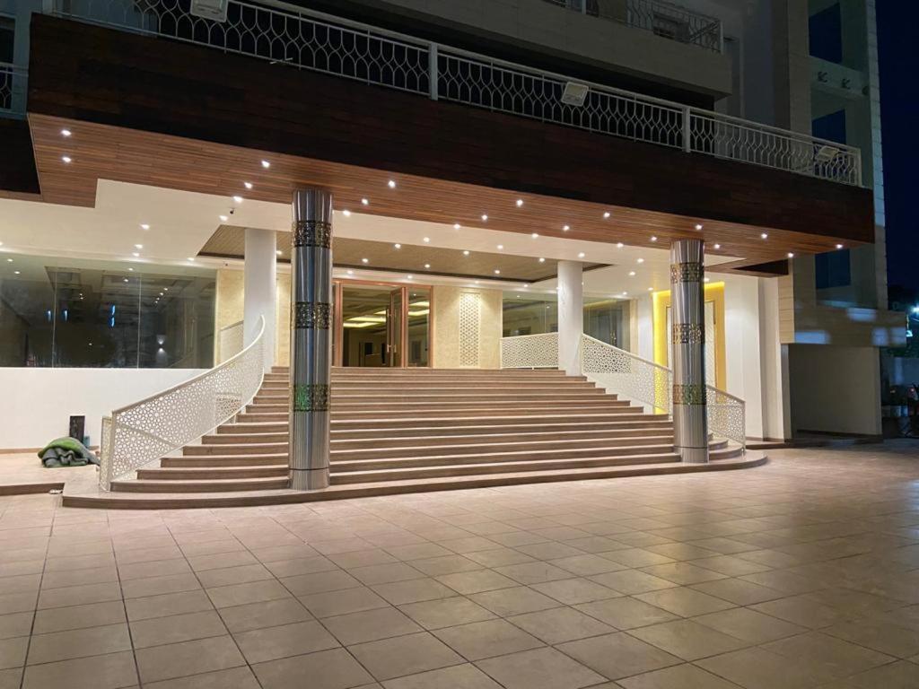 Acco Grand Hotel Lakhnaú Exteriér fotografie