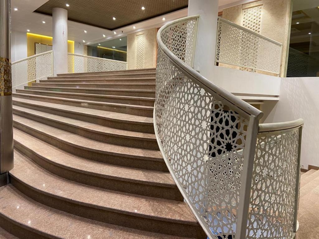 Acco Grand Hotel Lakhnaú Exteriér fotografie