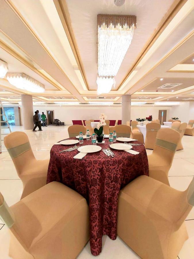 Acco Grand Hotel Lakhnaú Exteriér fotografie
