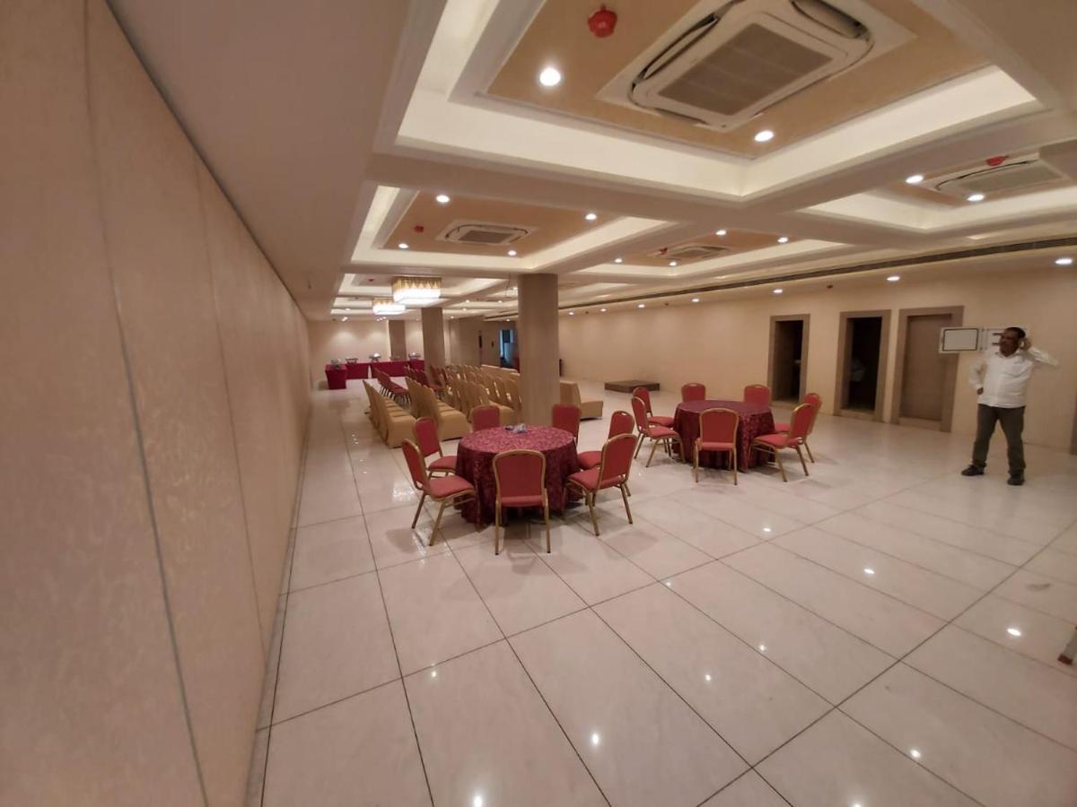 Acco Grand Hotel Lakhnaú Exteriér fotografie